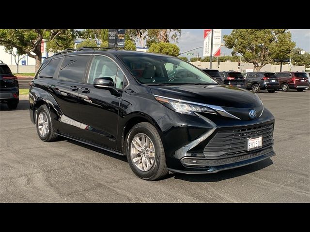 2021 Toyota Sienna LE