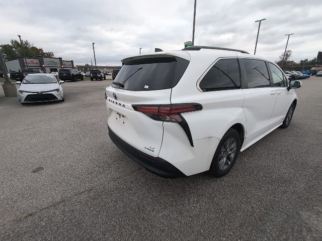 2021 Toyota Sienna LE