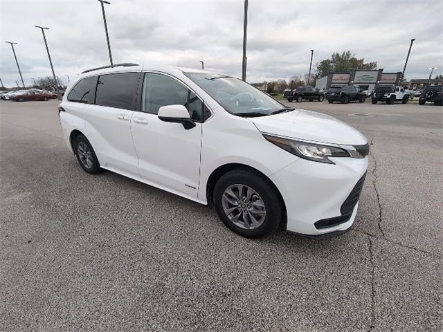 2021 Toyota Sienna LE