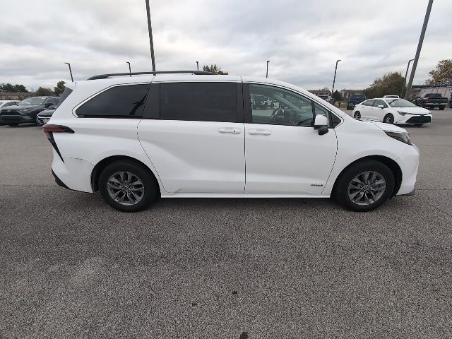 2021 Toyota Sienna LE