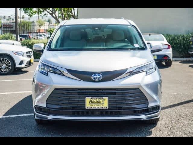 2021 Toyota Sienna LE