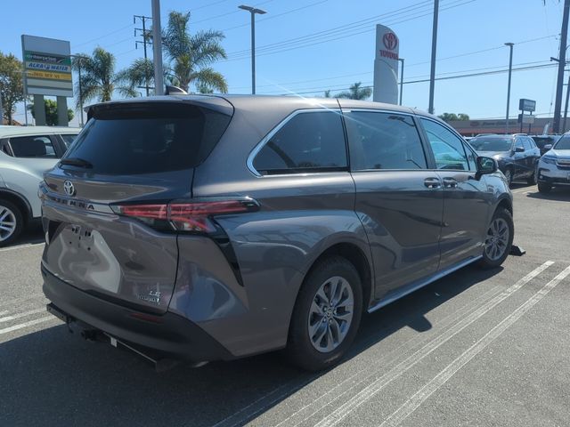 2021 Toyota Sienna LE