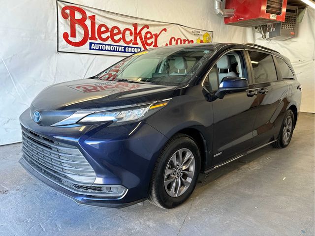 2021 Toyota Sienna LE