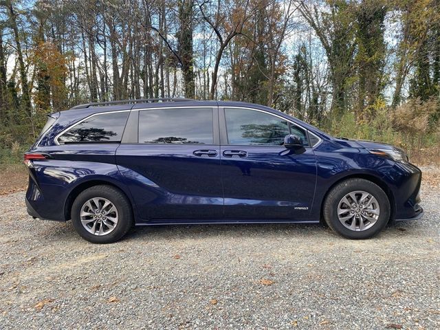 2021 Toyota Sienna LE