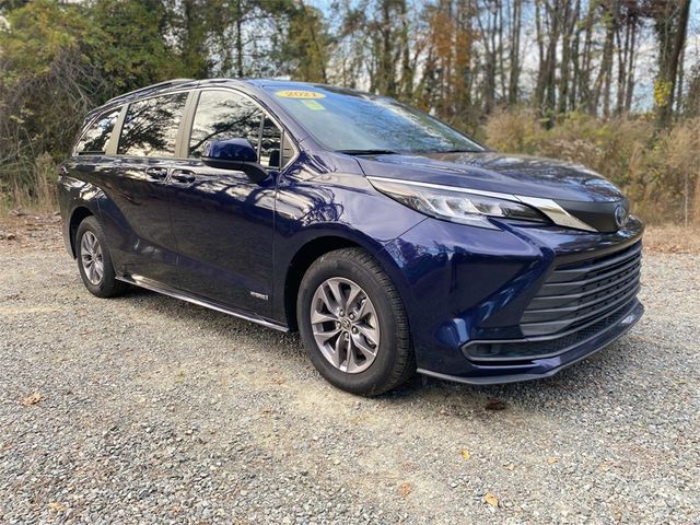 2021 Toyota Sienna LE