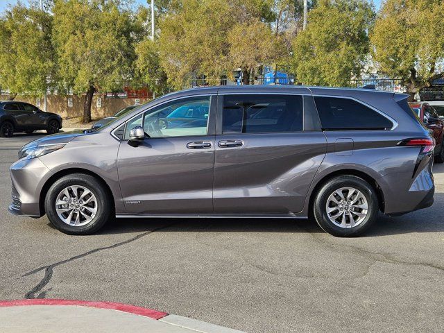 2021 Toyota Sienna LE