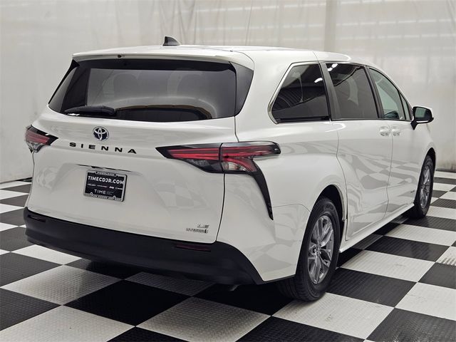 2021 Toyota Sienna LE