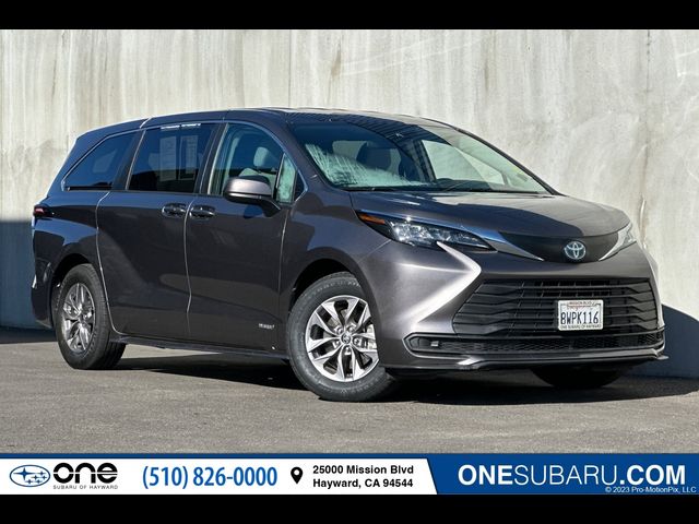 2021 Toyota Sienna LE