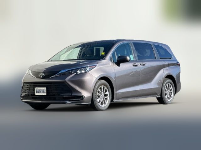 2021 Toyota Sienna LE