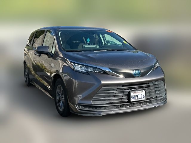 2021 Toyota Sienna LE