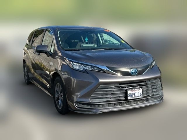 2021 Toyota Sienna LE