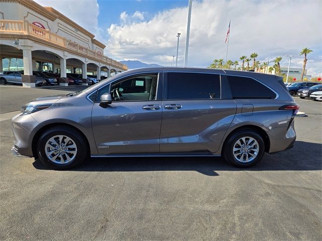 2021 Toyota Sienna LE