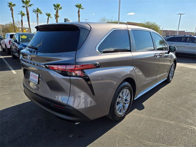 2021 Toyota Sienna LE