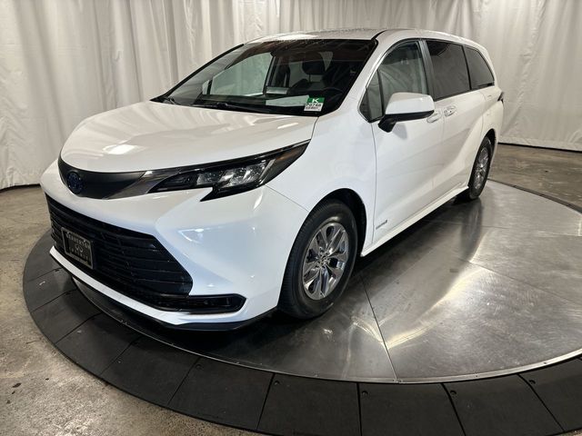 2021 Toyota Sienna LE