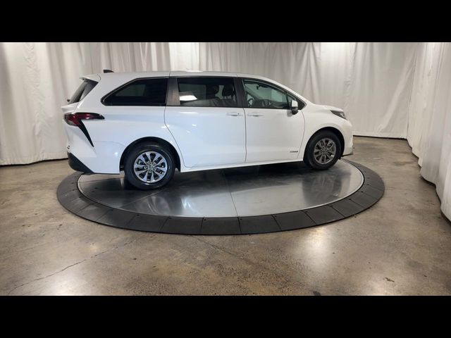 2021 Toyota Sienna LE