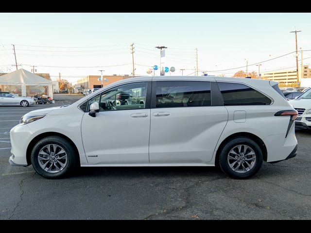 2021 Toyota Sienna LE