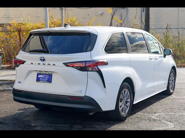 2021 Toyota Sienna LE