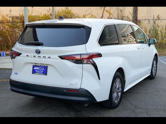 2021 Toyota Sienna LE