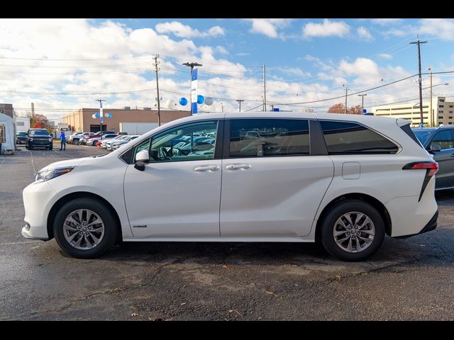 2021 Toyota Sienna LE