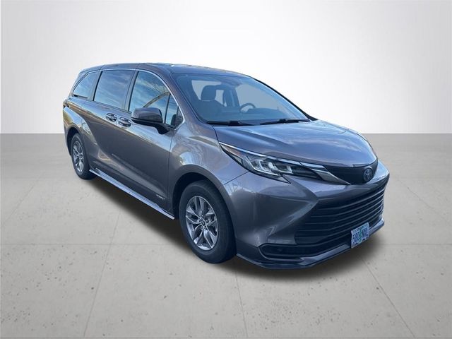 2021 Toyota Sienna LE