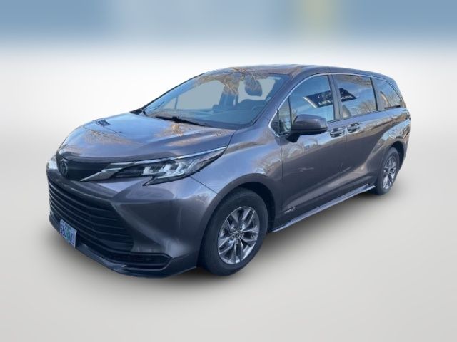 2021 Toyota Sienna LE