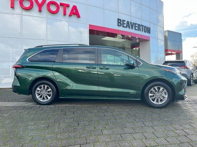 2021 Toyota Sienna LE