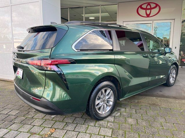 2021 Toyota Sienna LE