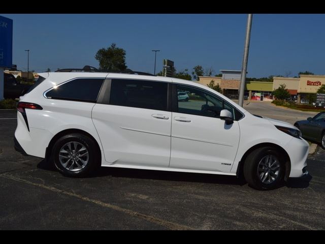 2021 Toyota Sienna LE