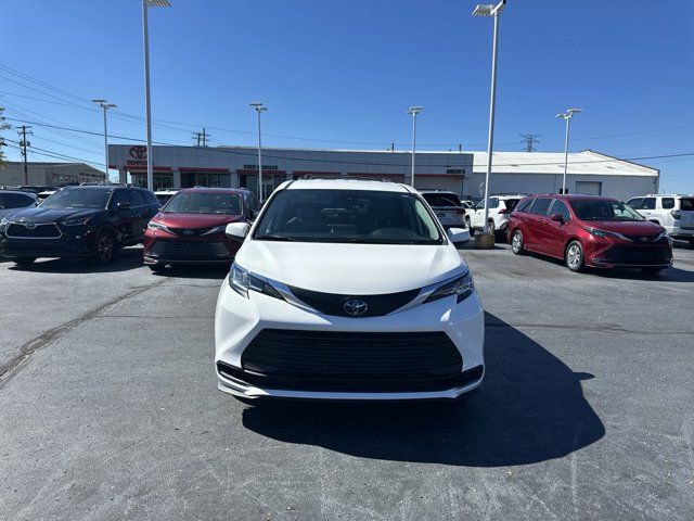 2021 Toyota Sienna LE