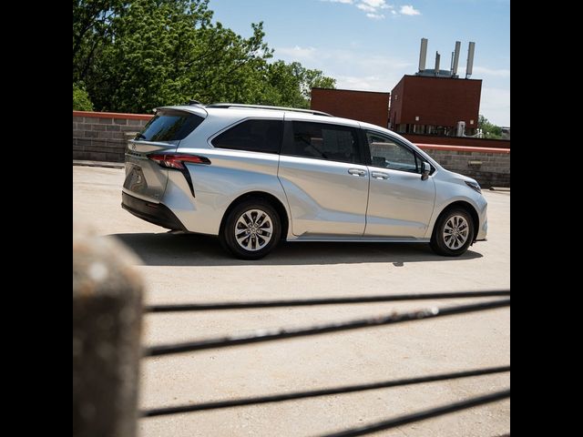 2021 Toyota Sienna LE