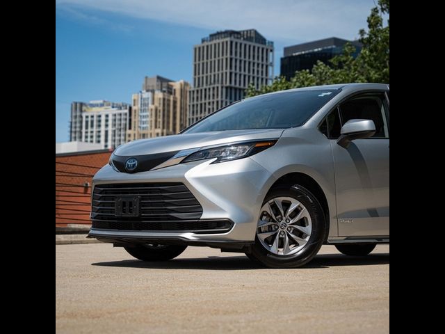2021 Toyota Sienna LE