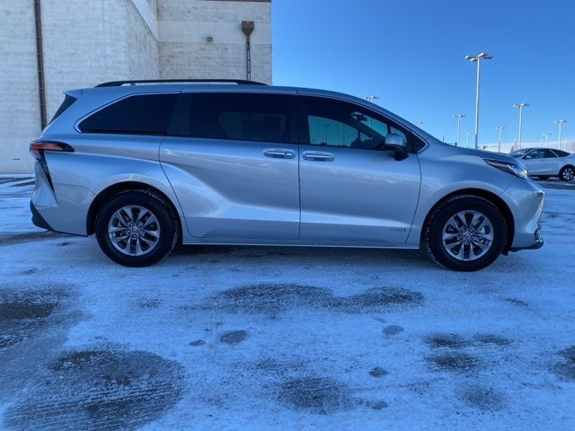 2021 Toyota Sienna LE