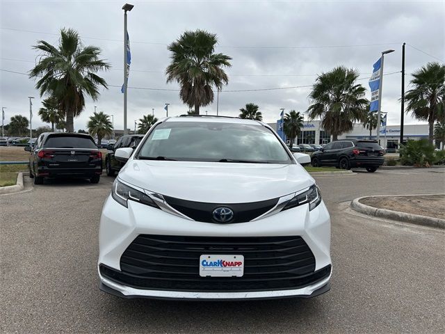 2021 Toyota Sienna LE