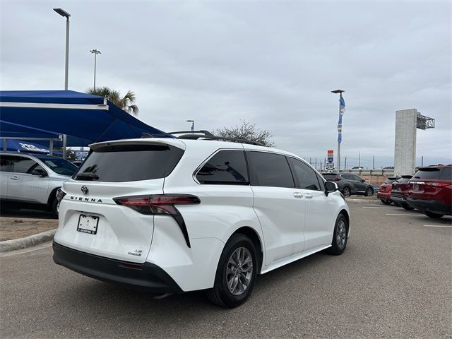 2021 Toyota Sienna LE