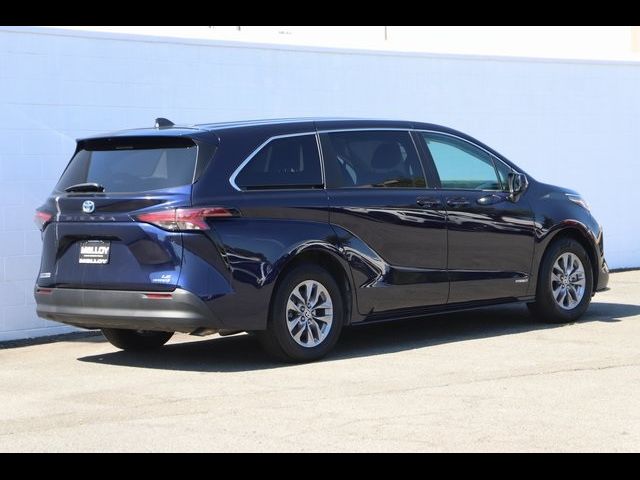 2021 Toyota Sienna LE