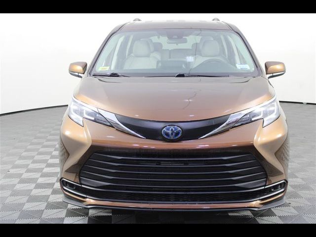 2021 Toyota Sienna LE