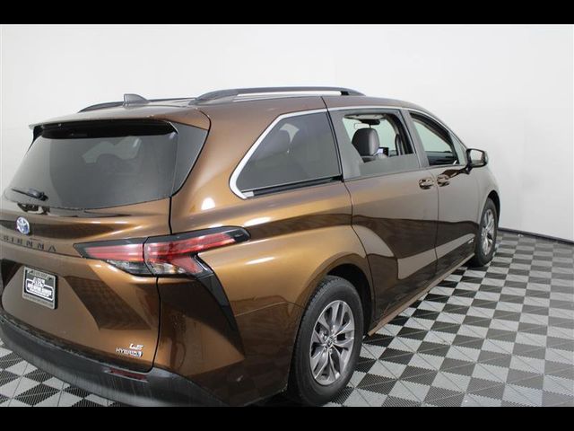 2021 Toyota Sienna LE