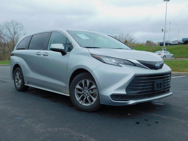 2021 Toyota Sienna LE