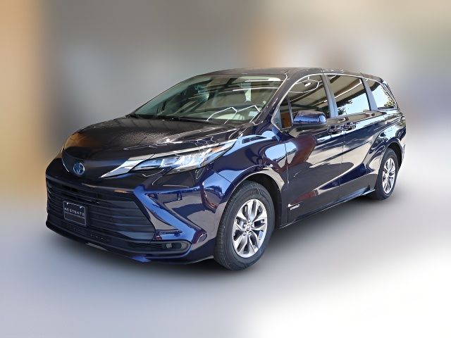 2021 Toyota Sienna LE