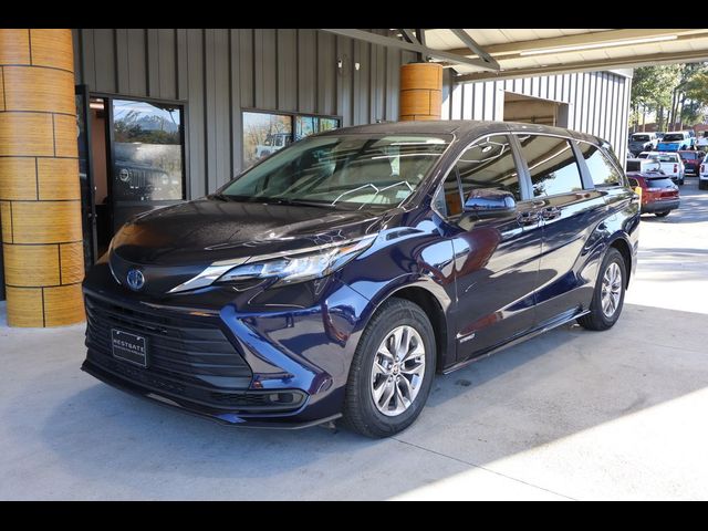 2021 Toyota Sienna LE