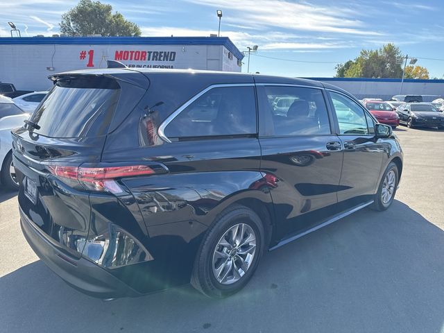 2021 Toyota Sienna LE