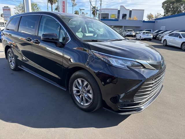 2021 Toyota Sienna LE