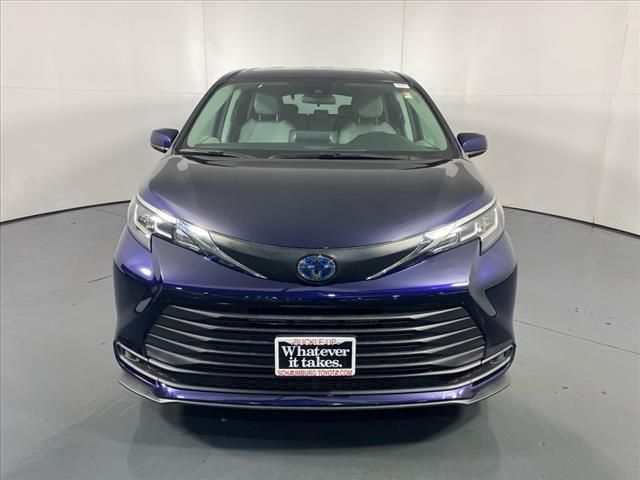 2021 Toyota Sienna LE