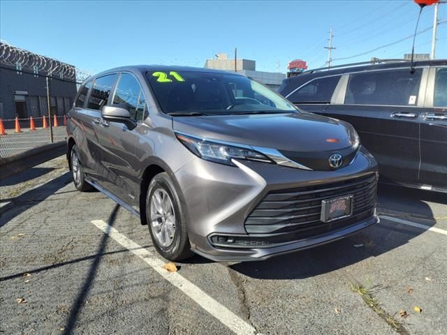 2021 Toyota Sienna LE