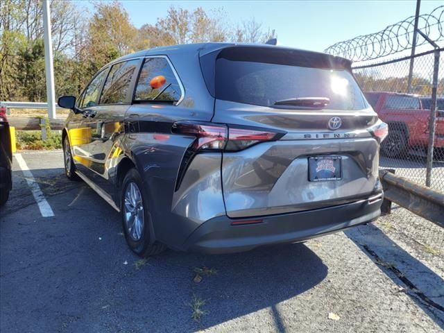 2021 Toyota Sienna LE