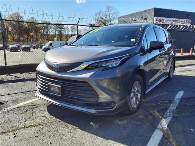 2021 Toyota Sienna LE