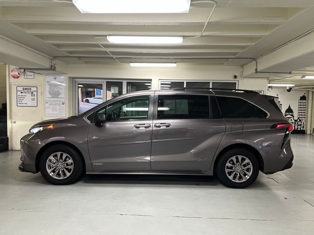 2021 Toyota Sienna LE