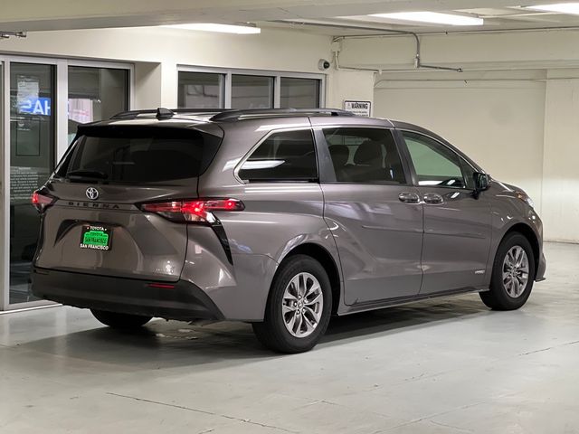 2021 Toyota Sienna LE