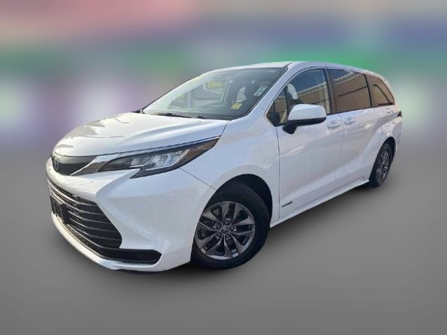 2021 Toyota Sienna LE