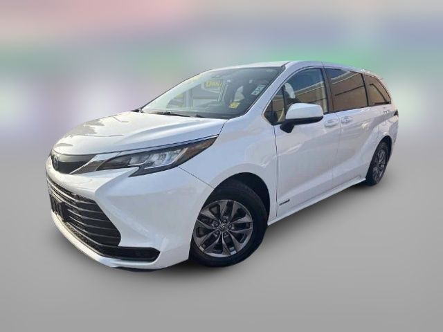 2021 Toyota Sienna LE